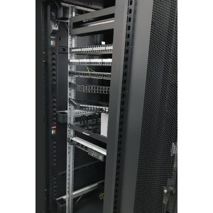 Hyperline SHE-24SH-BAV-CB Блок розеток, вертикальный, 24 розетки Schuko, автоматический выключатель, амперметр/вольтметр, без кабеля питания, клеммная колодка 32A, 250В, 1863x44.5x44.5мм (ДхШхВ), корпус алюминий, черный Hyperline SHE-24SH-BAV-CB Блок розеток, вертикальный, 24 розетки Schuko, автоматический выключатель, амперметр/вольтметр, без кабеля питания, клеммная колодка 32A, 250В, 1863x44.5x44.5мм (ДхШхВ), корпус алюминий, черный