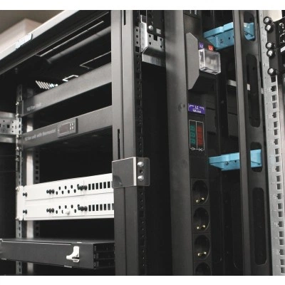 Hyperline TB2-KIT-SL Комплект для скрепления шкафов серии TTB, TTR между собой (4 скобы + 8 винтов), нержавеющая сталь Hyperline TB2-KIT-SL Комплект для скрепления шкафов серии TTB, TTR между собой (4 скобы + 8 винтов), нержавеющая сталь